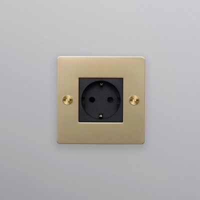 Розетка Buster and Punch 1G Schuko Type F brass