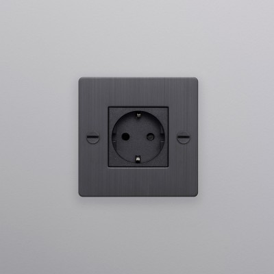 Розетка Buster and Punch 1G Schuko Type F smoked bronze