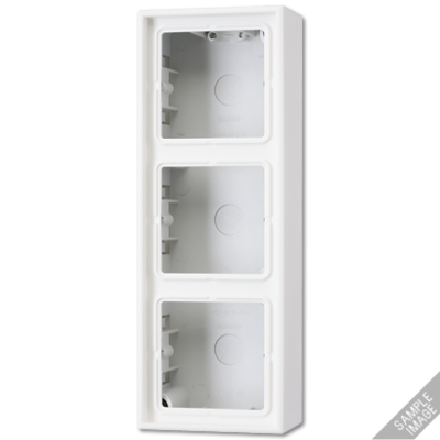 Коробка трехместная Jung LS583ASW